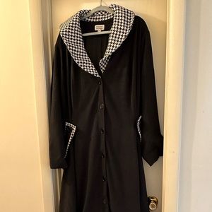 5X “Unique Vintage” Black Plus Size Coat, LIKE NEW. Houndstooth Details.
